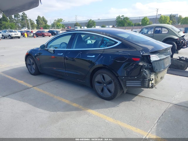 2018 Tesla Model 3 Long Range/mid Range მანქანა იყიდება აუქციონზე, vin: 5YJ3E1EA1JF041410, აუქციონის ნომერი: 44938464