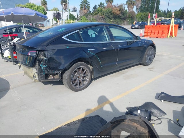 2018 Tesla Model 3 Long Range/mid Range მანქანა იყიდება აუქციონზე, vin: 5YJ3E1EA1JF041410, აუქციონის ნომერი: 44938464