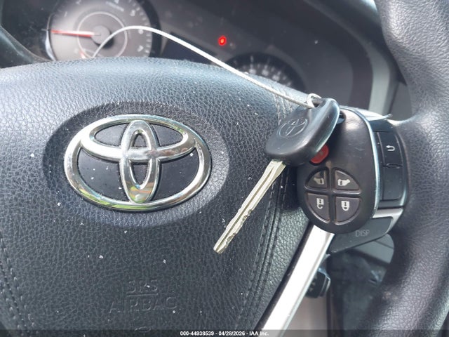 5TDKK3DC4GS764949 Toyota Sienna Le 8 Passenger