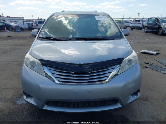 5TDKK3DC4GS764949 Toyota Sienna Le 8 Passenger