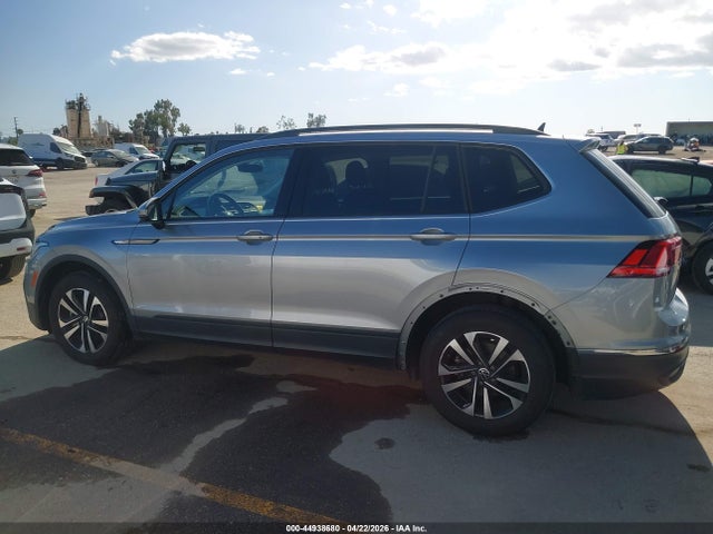 3VVRB7AX8RM131114 Volkswagen Tiguan 2.0t S