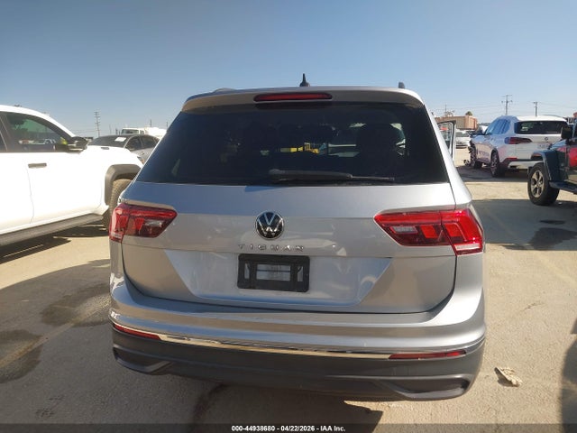 3VVRB7AX8RM131114 Volkswagen Tiguan 2.0t S