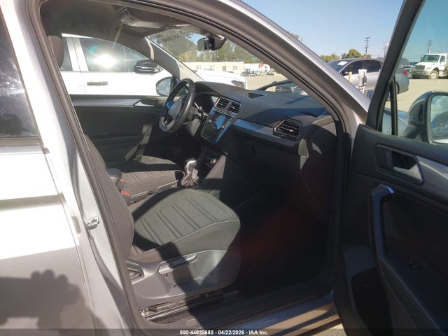 3VVRB7AX8RM131114 Volkswagen Tiguan 2.0t S