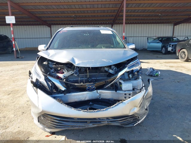 Toyota Sienna Platinum 2025 5TDESKFC8SS162231 Image 12