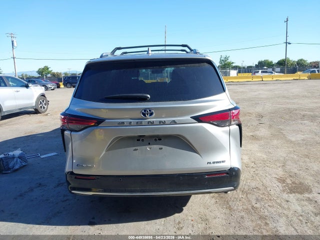 Toyota Sienna Platinum 2025 5TDESKFC8SS162231 Image 16