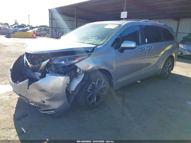 Toyota Sienna Platinum 2025 5TDESKFC8SS162231 Image 2