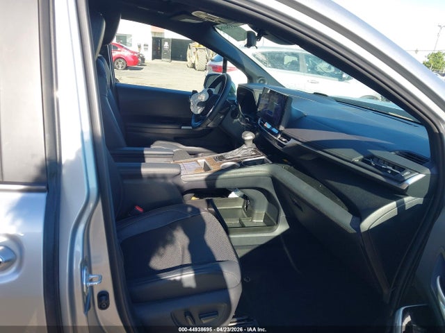 Toyota Sienna Platinum 2025 5TDESKFC8SS162231 Image 5