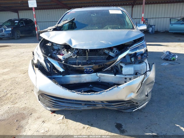 Toyota Sienna Platinum 2025 5TDESKFC8SS162231 Image 6