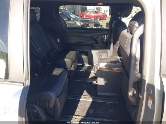 Toyota Sienna Platinum 2025 5TDESKFC8SS162231 Image 8