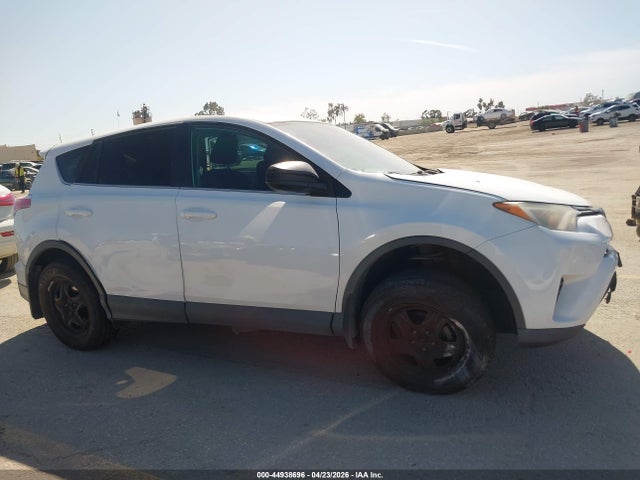 Toyota RAV4 LE 2018 2T3ZFREV3JW486847 Image 14