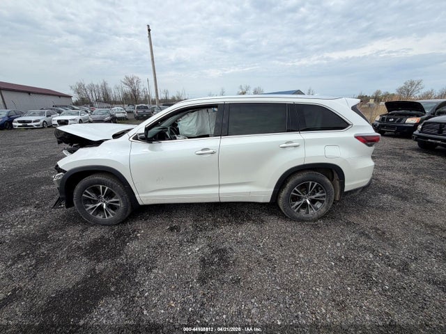 Продажа на аукционе авто 2016 Toyota Highlander Xle V6, vin: 5TDJKRFH8GS266986, номер лота: 44938812