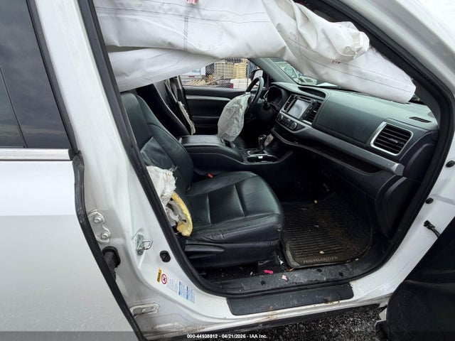 Продажа на аукционе авто 2016 Toyota Highlander Xle V6, vin: 5TDJKRFH8GS266986, номер лота: 44938812