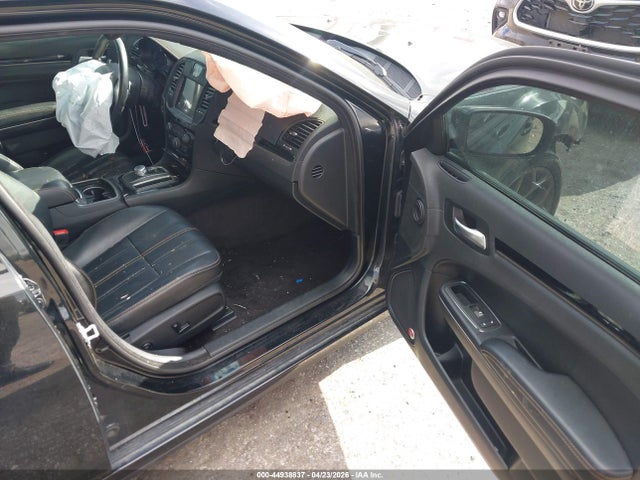 Продажа на аукционе авто 2016 Chrysler 300 300s Alloy Edition, vin: 2C3CCABG1GH334570, номер лота: 44938837