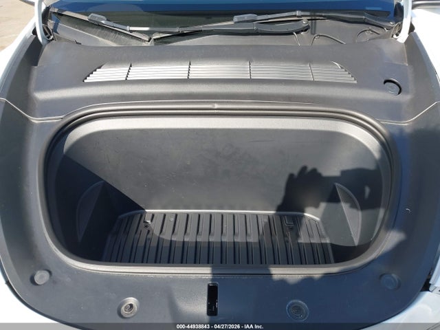 Продажа на аукционе авто 2023 Tesla Model Y Awd/long Range Dual Motor All-wheel Drive, vin: 7SAYGAEE7PF630721, номер лота: 44938843