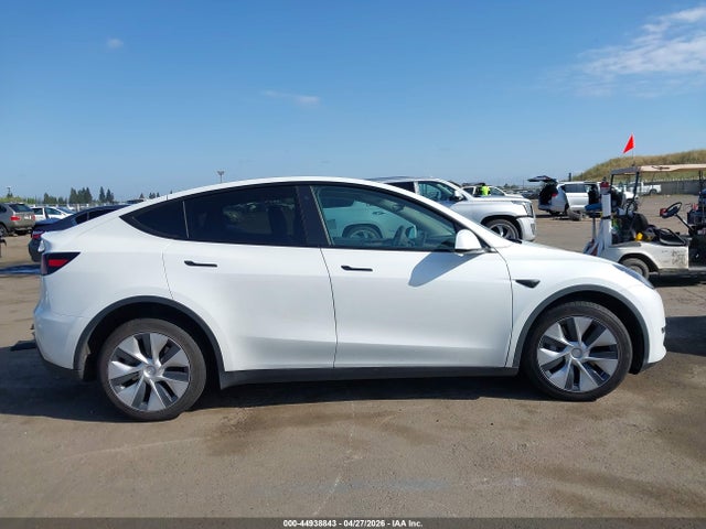 Продажа на аукционе авто 2023 Tesla Model Y Awd/long Range Dual Motor All-wheel Drive, vin: 7SAYGAEE7PF630721, номер лота: 44938843