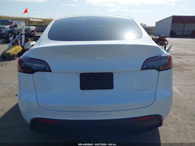 Продажа на аукционе авто 2023 Tesla Model Y Awd/long Range Dual Motor All-wheel Drive, vin: 7SAYGAEE7PF630721, номер лота: 44938843