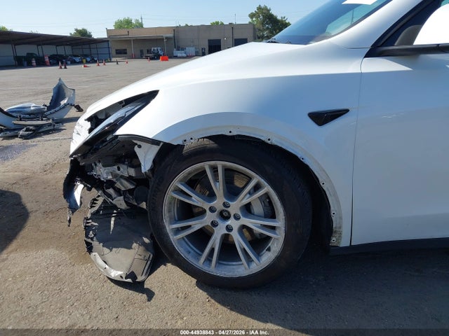 Продажа на аукционе авто 2023 Tesla Model Y Awd/long Range Dual Motor All-wheel Drive, vin: 7SAYGAEE7PF630721, номер лота: 44938843