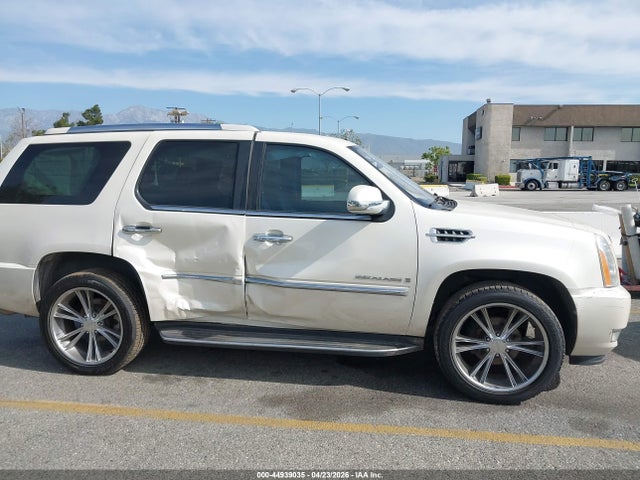 2009 Cadillac Escalade Standard მანქანა იყიდება აუქციონზე, vin: 1GYFK232X9R285662, აუქციონის ნომერი: 44939035