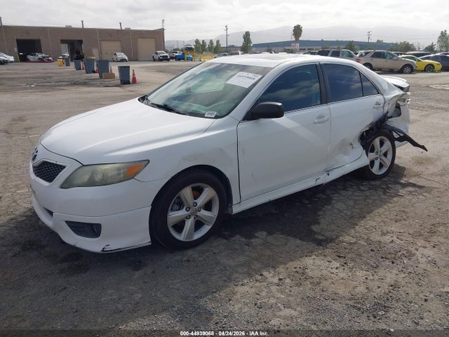 2011 Toyota Camry Se მანქანა იყიდება აუქციონზე, vin: 4T1BF3EKXBU693802, აუქციონის ნომერი: 44939068