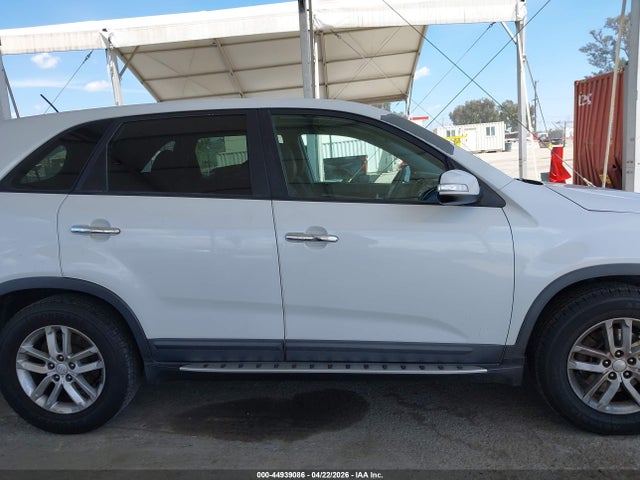 5XYKT3A63FG629551 KIA SORENTO LX