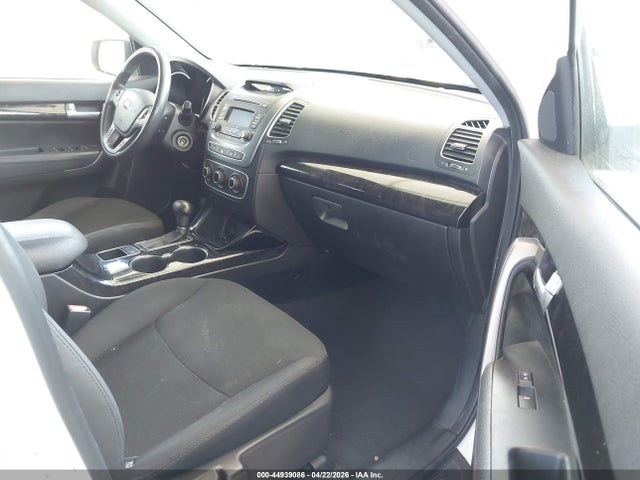5XYKT3A63FG629551 KIA SORENTO LX