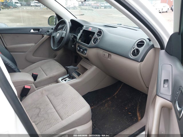 44939099 :رقم المزاد ، WVGBV7AX9AW532422 vin ، 2010 Volkswagen Tiguan S مزاد بيع