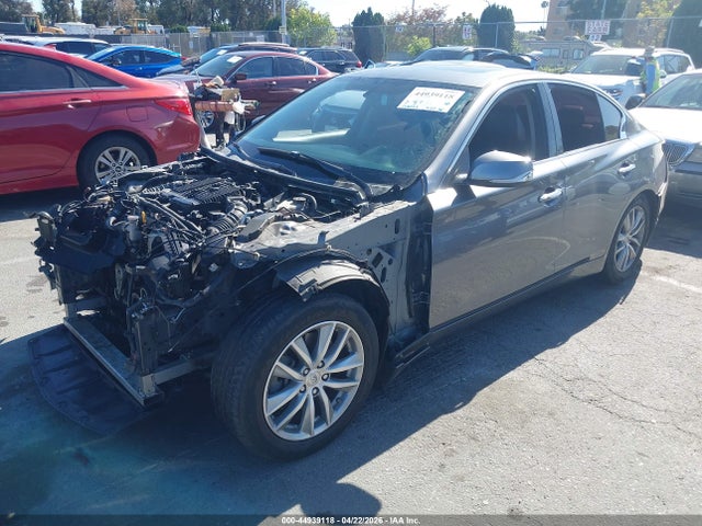 44939118 :رقم المزاد ، JN1BV7APXFM353722 vin ، 2015 Infiniti Q50 Premium مزاد بيع