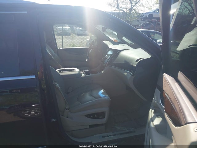 Продажа на аукционе авто 2017 Cadillac Escalade Premium Luxury, vin: 1GYS3CKJ3HR209967, номер лота: 44939325