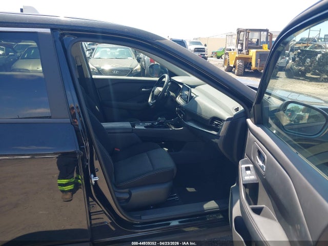 44939352 :رقم المزاد ، 5N1BT3BA8SC815406 vin ، 2025 Nissan Rogue Sv Fwd مزاد بيع