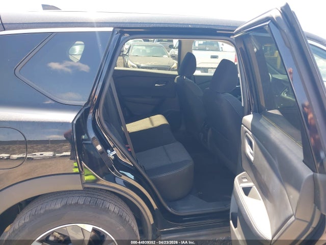44939352 :رقم المزاد ، 5N1BT3BA8SC815406 vin ، 2025 Nissan Rogue Sv Fwd مزاد بيع