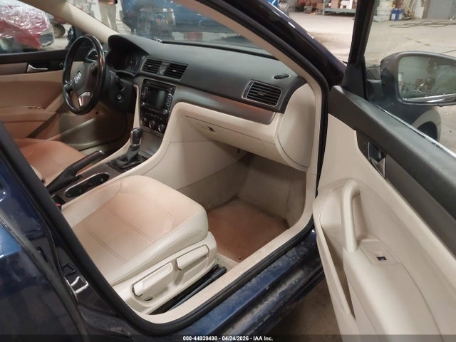 2015 Volkswagen Passat 2.0l Tdi Se მანქანა იყიდება აუქციონზე, vin: 1VWBV7A31FC048736, აუქციონის ნომერი: 44939498