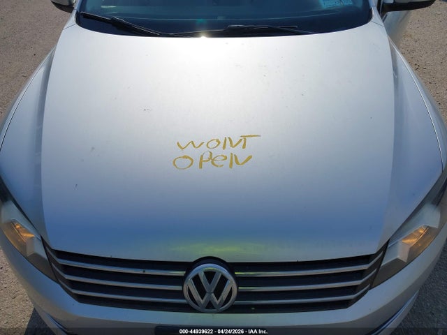 2015 Volkswagen Passat 1.8t Se მანქანა იყიდება აუქციონზე, vin: 1VWBT7A30FC052511, აუქციონის ნომერი: 44939622
