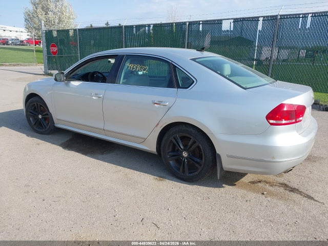 2015 Volkswagen Passat 1.8t Se მანქანა იყიდება აუქციონზე, vin: 1VWBT7A30FC052511, აუქციონის ნომერი: 44939622