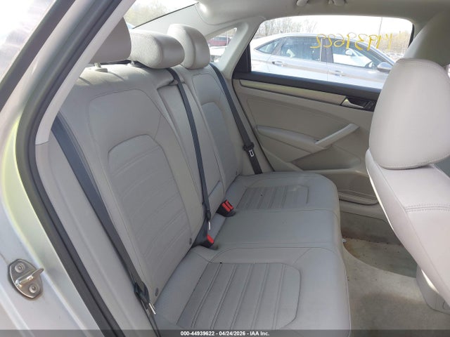 2015 Volkswagen Passat 1.8t Se მანქანა იყიდება აუქციონზე, vin: 1VWBT7A30FC052511, აუქციონის ნომერი: 44939622