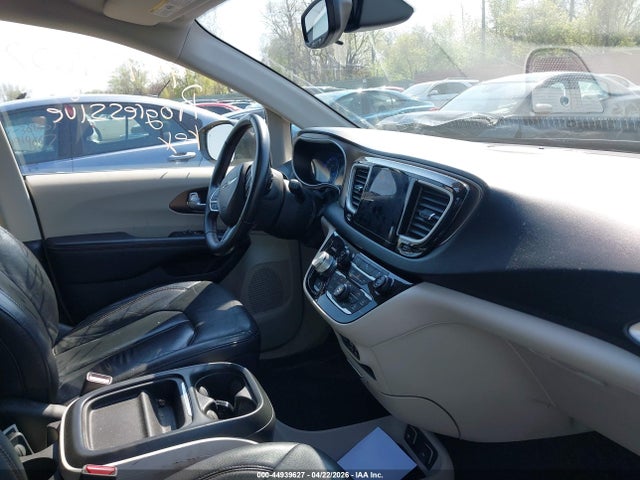 Продаж на аукціоні авто 2017 Chrysler Pacifica Touring-l, vin: 2C4RC1BG5HR803645, номер лоту: 44939627