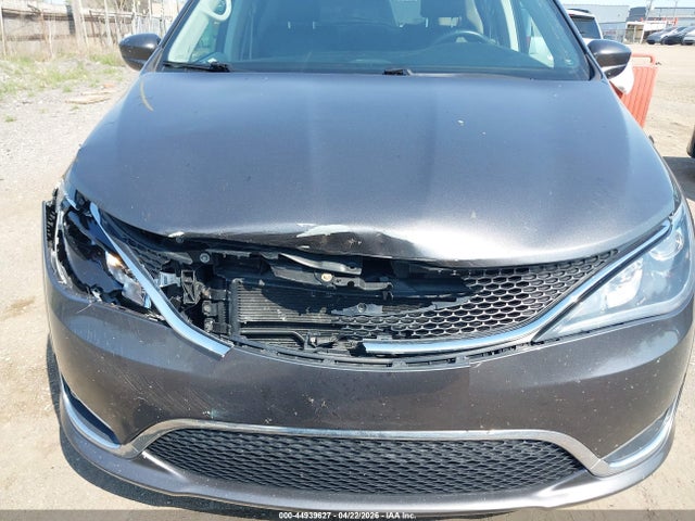 Продаж на аукціоні авто 2017 Chrysler Pacifica Touring-l, vin: 2C4RC1BG5HR803645, номер лоту: 44939627