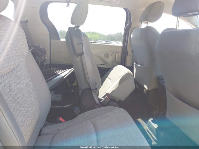 Продаж на аукціоні авто 2022 Toyota Sienna Le, vin: 5TDKRKEC0NS102643, номер лоту: 44939636