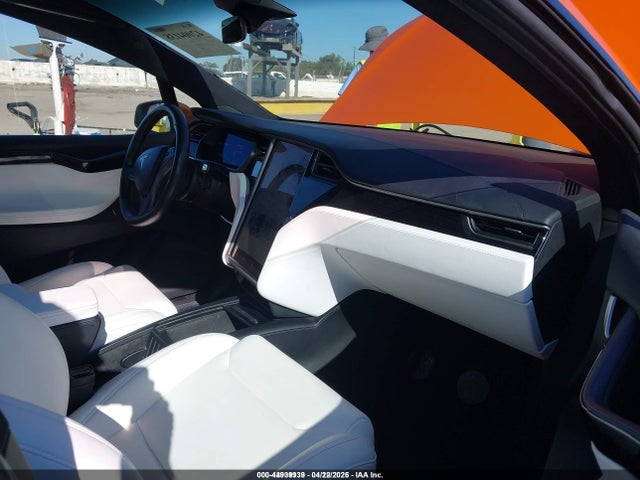 Продажа на аукционе авто 2018 Tesla Model X 100d/75d/p100d, vin: 5YJXCAE27JF101982, номер лота: 44939939