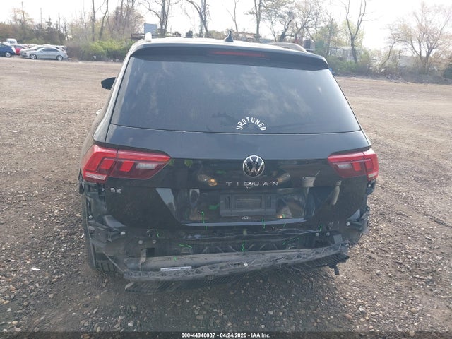 44940037 :رقم المزاد ، 3VVCB7AX6NM014051 vin ، 2022 Volkswagen Tiguan 2.0t Se R-line Black مزاد بيع