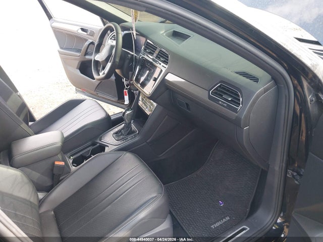 44940037 :رقم المزاد ، 3VVCB7AX6NM014051 vin ، 2022 Volkswagen Tiguan 2.0t Se R-line Black مزاد بيع