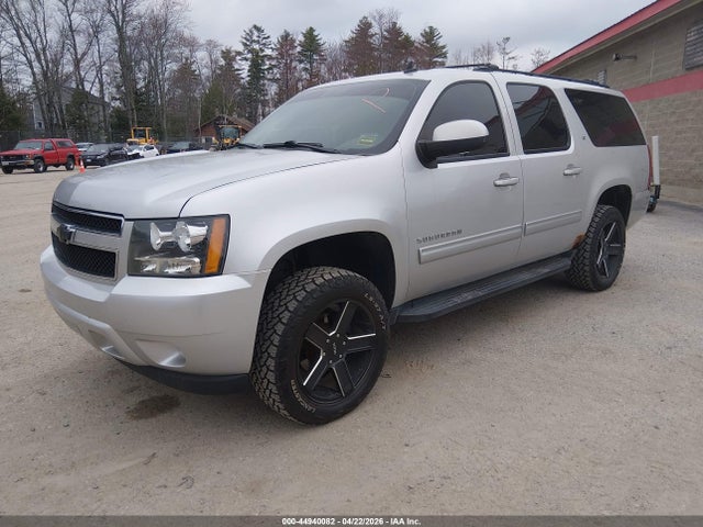 44940082 :رقم المزاد ، 1GNUKJE33AR268971 vin ، 2010 Chevrolet Suburban 1500 Lt1 مزاد بيع