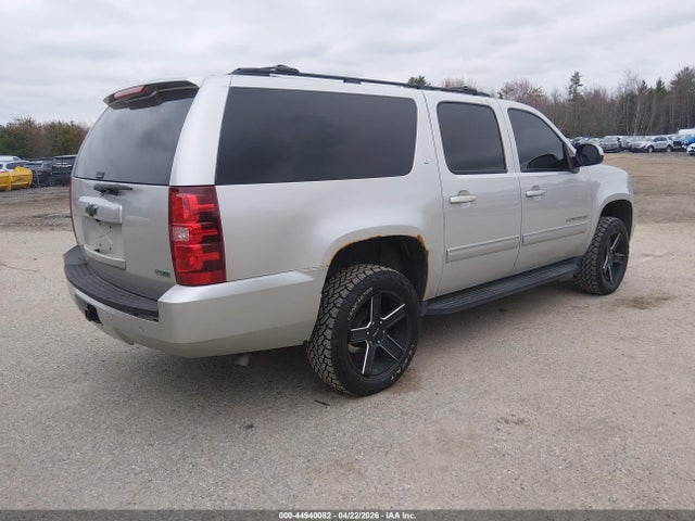 44940082 :رقم المزاد ، 1GNUKJE33AR268971 vin ، 2010 Chevrolet Suburban 1500 Lt1 مزاد بيع