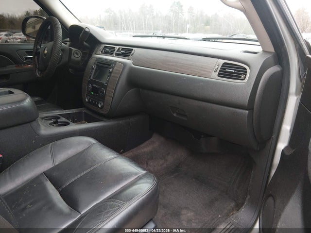 44940082 :رقم المزاد ، 1GNUKJE33AR268971 vin ، 2010 Chevrolet Suburban 1500 Lt1 مزاد بيع
