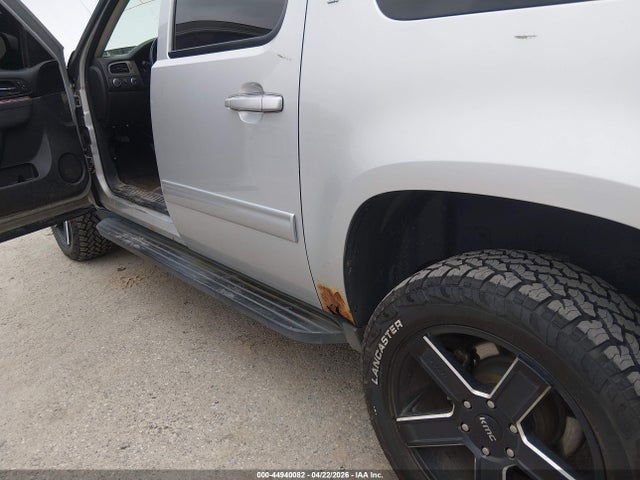 44940082 :رقم المزاد ، 1GNUKJE33AR268971 vin ، 2010 Chevrolet Suburban 1500 Lt1 مزاد بيع