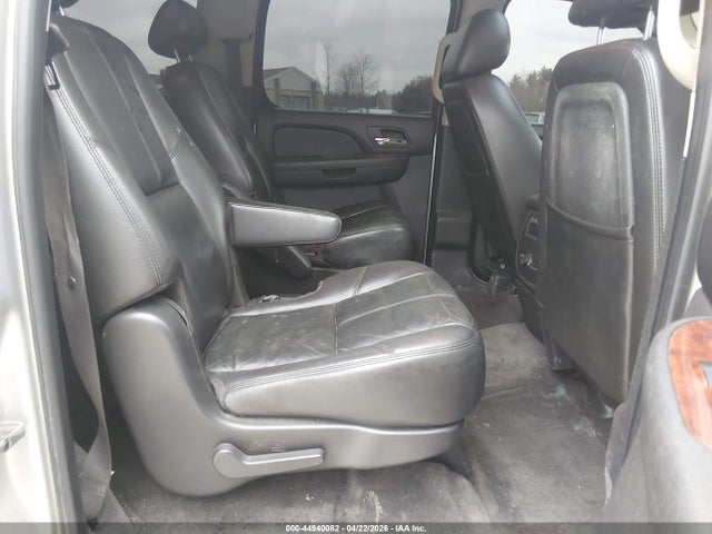 44940082 :رقم المزاد ، 1GNUKJE33AR268971 vin ، 2010 Chevrolet Suburban 1500 Lt1 مزاد بيع
