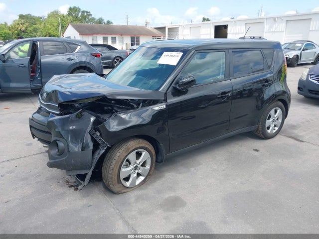 2018 Kia Soul მანქანა იყიდება აუქციონზე, vin: KNDJN2A28J7576381, აუქციონის ნომერი: 44940259