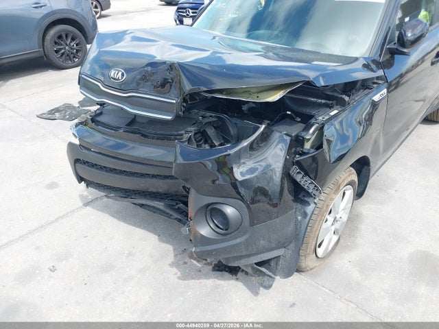 2018 Kia Soul მანქანა იყიდება აუქციონზე, vin: KNDJN2A28J7576381, აუქციონის ნომერი: 44940259