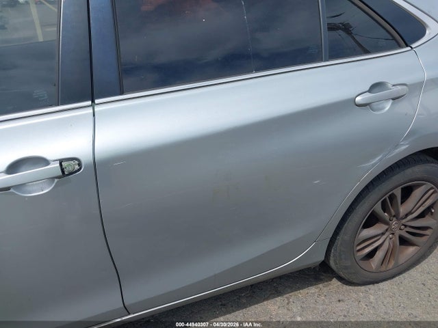 2015 Toyota Camry Se მანქანა იყიდება აუქციონზე, vin: 4T1BF1FK5FU897626, აუქციონის ნომერი: 44940307