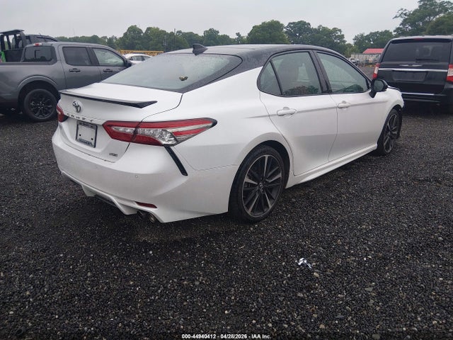 44940412 :رقم المزاد ، 4T1B61HK1JU085102 vin ، 2018 Toyota Camry Xse مزاد بيع