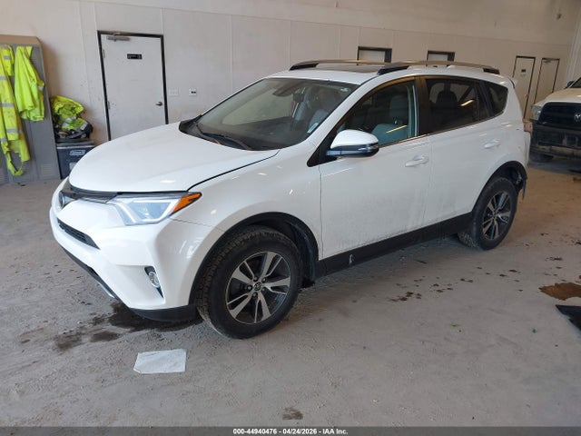 44940476 :رقم المزاد ، JTMRFREV1JJ728825 vin ، 2018 Toyota Rav4 Xle مزاد بيع